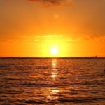 フラと夕陽イメージ画像